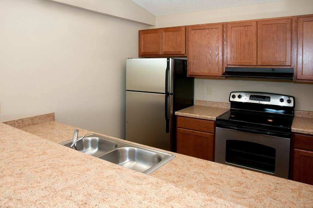 Parkside Apartments at Medicine Lake | 12105 41st Ave N, Plymouth, MN 55441, USA | Phone: (763) 553-7977