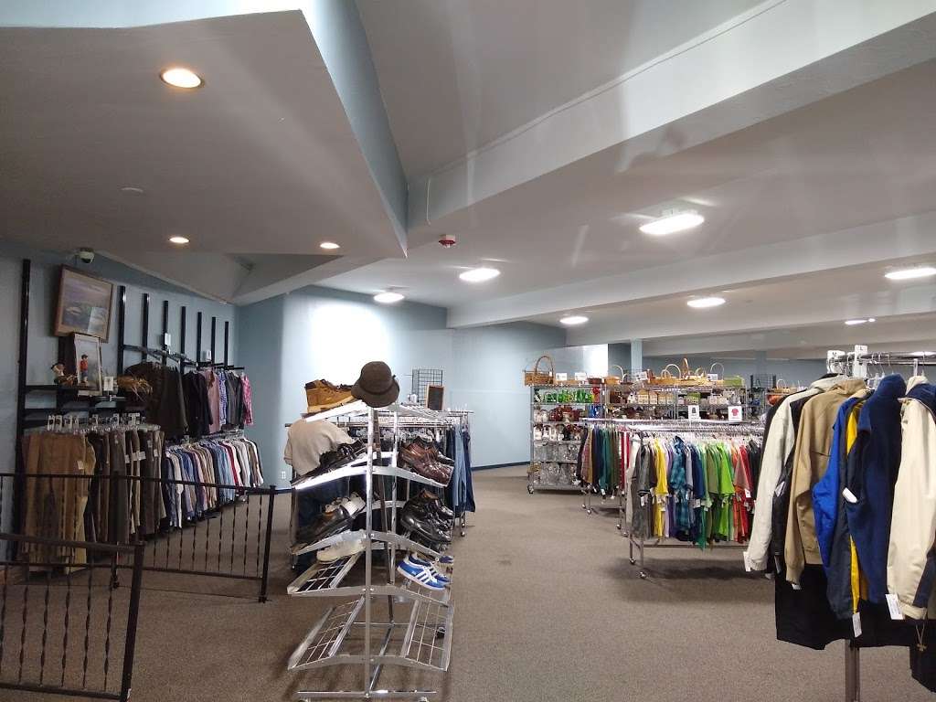 St. Vincent de Paul Thrift Store | 2320 W Lincoln Ave, Milwaukee, WI 53215, USA | Phone: (414) 672-2040