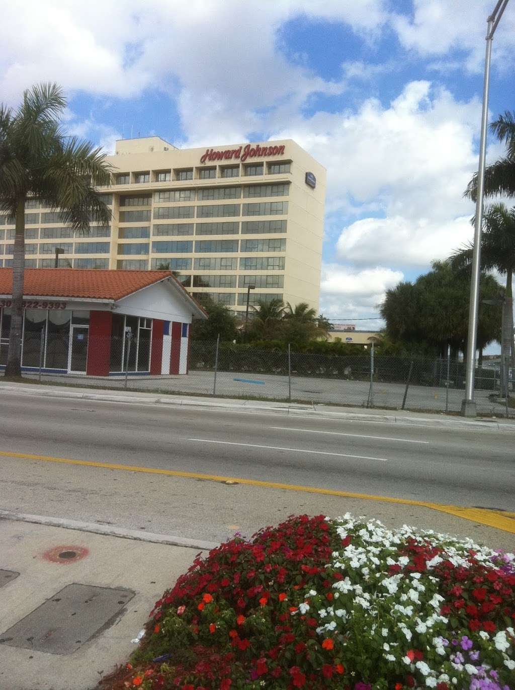 Howard Johnson Plaza Hotel - Miami Airport | 7707 NW 103rd St, Hialeah Gardens, FL 33016, USA | Phone: (305) 825-1000