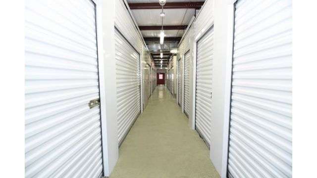 SecurCare Self Storage | 920 W County Line Rd, Indianapolis, IN 46217, USA | Phone: (317) 342-8162