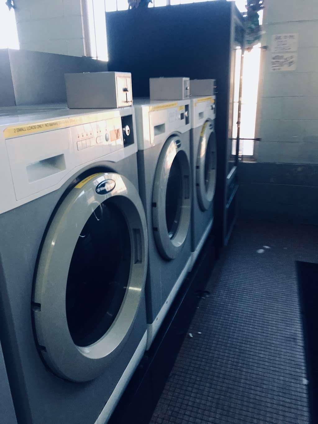 Elsinores Laundromat | 529 N Main St, Lake Elsinore, CA 92530 | Phone: (951) 245-7287