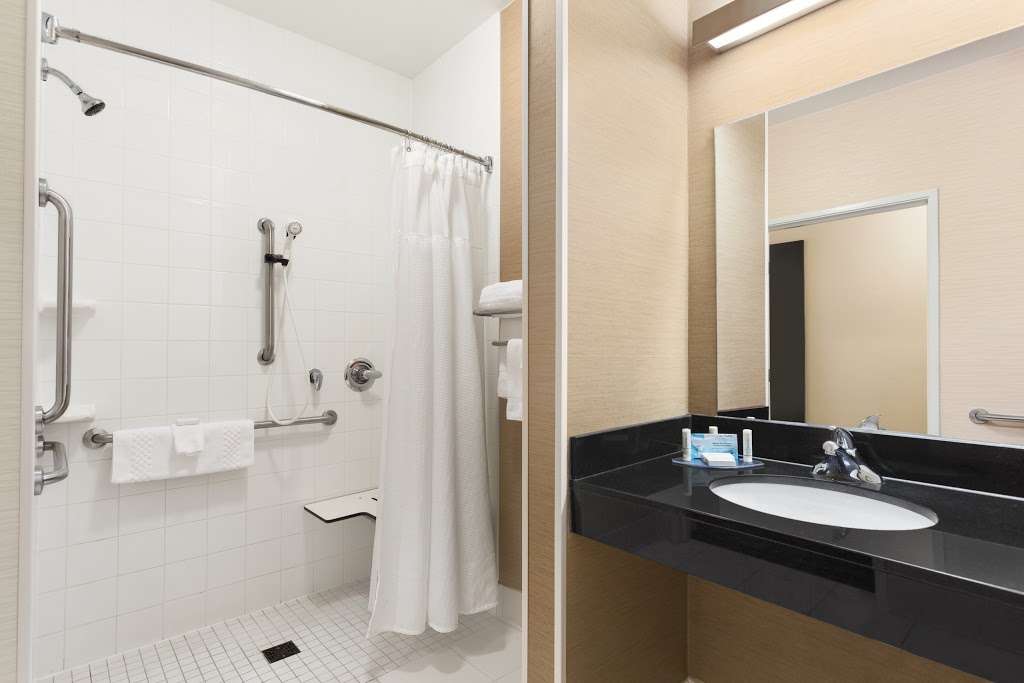 Fairfield Inn by Marriott Racine | 6421 Washington Ave, Racine, WI 53406, USA | Phone: (262) 886-5000