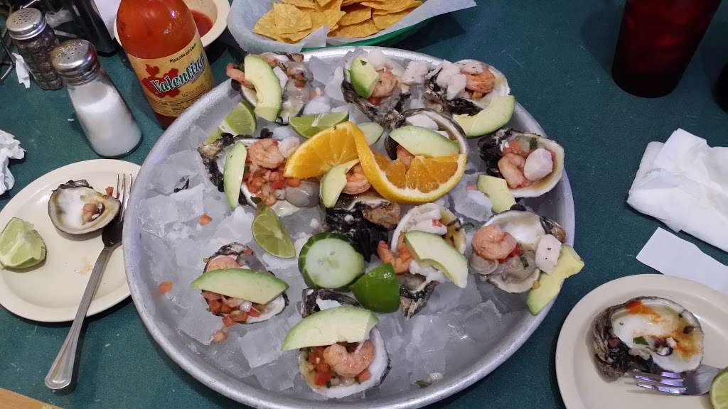 Mariscos La Marea Seafood & Bar | 704 S Walton Walker Blvd #8132, Dallas, TX 75211, USA | Phone: (214) 467-8300