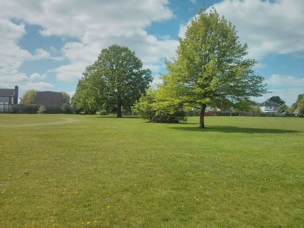 Reigate Avenue Recreation Ground / The Daisy Field | 16 Glenthorne Cl, Sutton SM3 9NN, UK