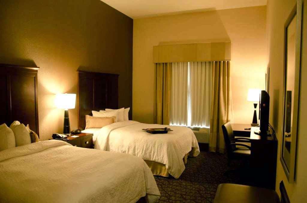 Hampton Inn & Suites Houston/Pasadena | 4741 East Sam Houston Pkwy S, Pasadena, TX 77505, USA | Phone: (281) 998-3300