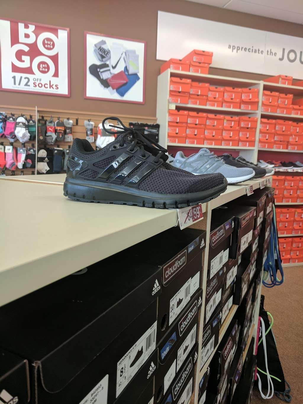 Famous Footwear | ATASCOCITA COMMONS SC, 7021 Farm to Market 1960 Rd E, Atascocita, TX 77346, USA | Phone: (832) 445-0326