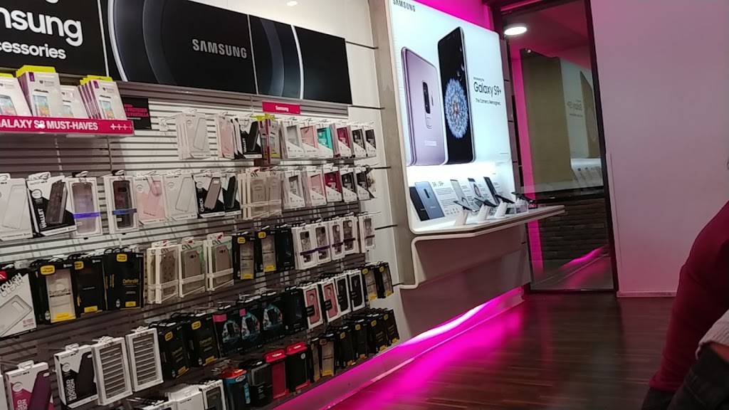 T-Mobile | 4043 N 33rd Ave, Phoenix, AZ 85017, USA | Phone: (602) 274-0968