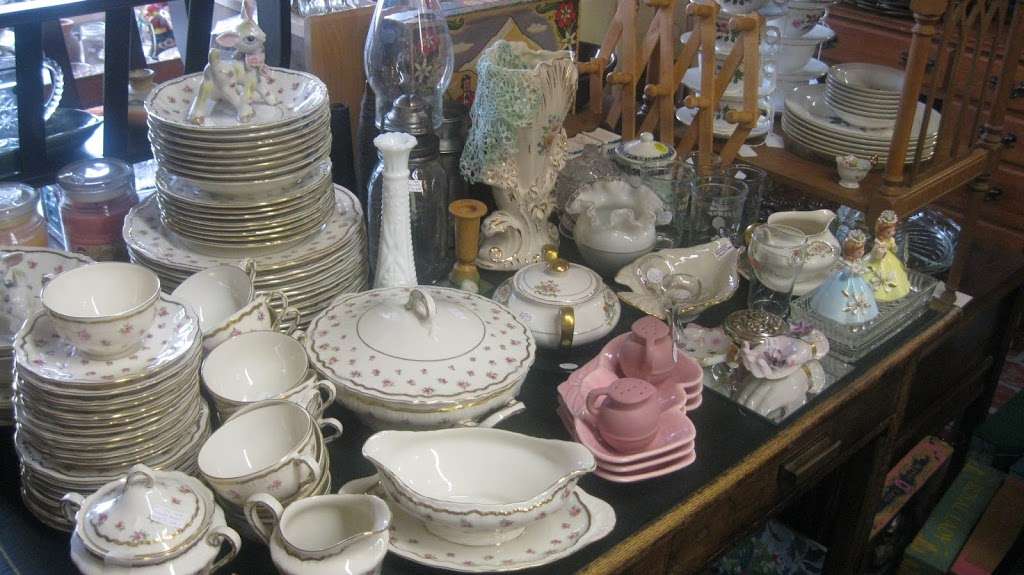 Elite Antiques & Books | 102 W Main St, Tomball, TX 77375, USA | Phone: (281) 255-2919