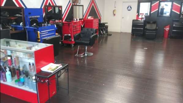 LILI HAIR SALON Y BARBER SHOP | 29616 Nuevo Rd, Nuevo, CA 92567, USA | Phone: (951) 472-1484