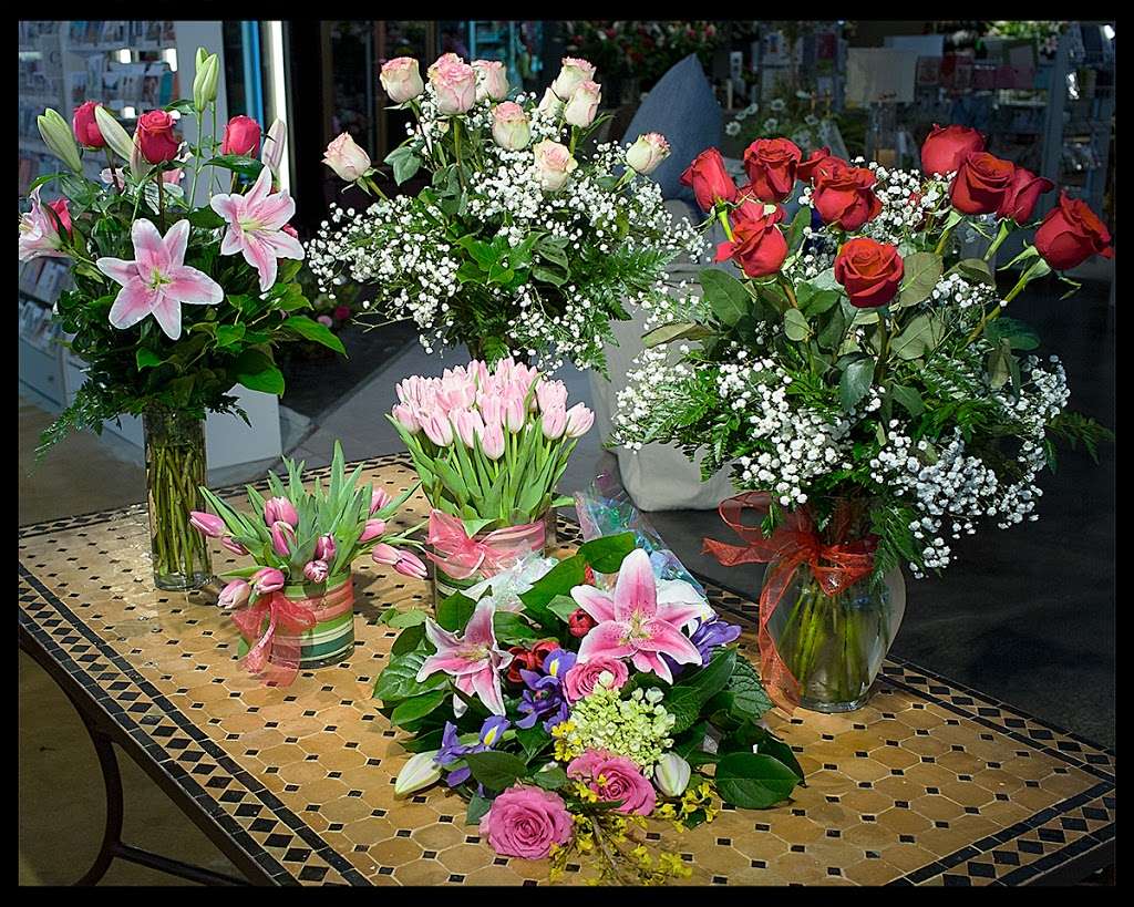 Tara Florist Twelve Oaks | 2309 Lakeshore Dr, St Joseph, MI 49085 | Phone: (269) 983-6533