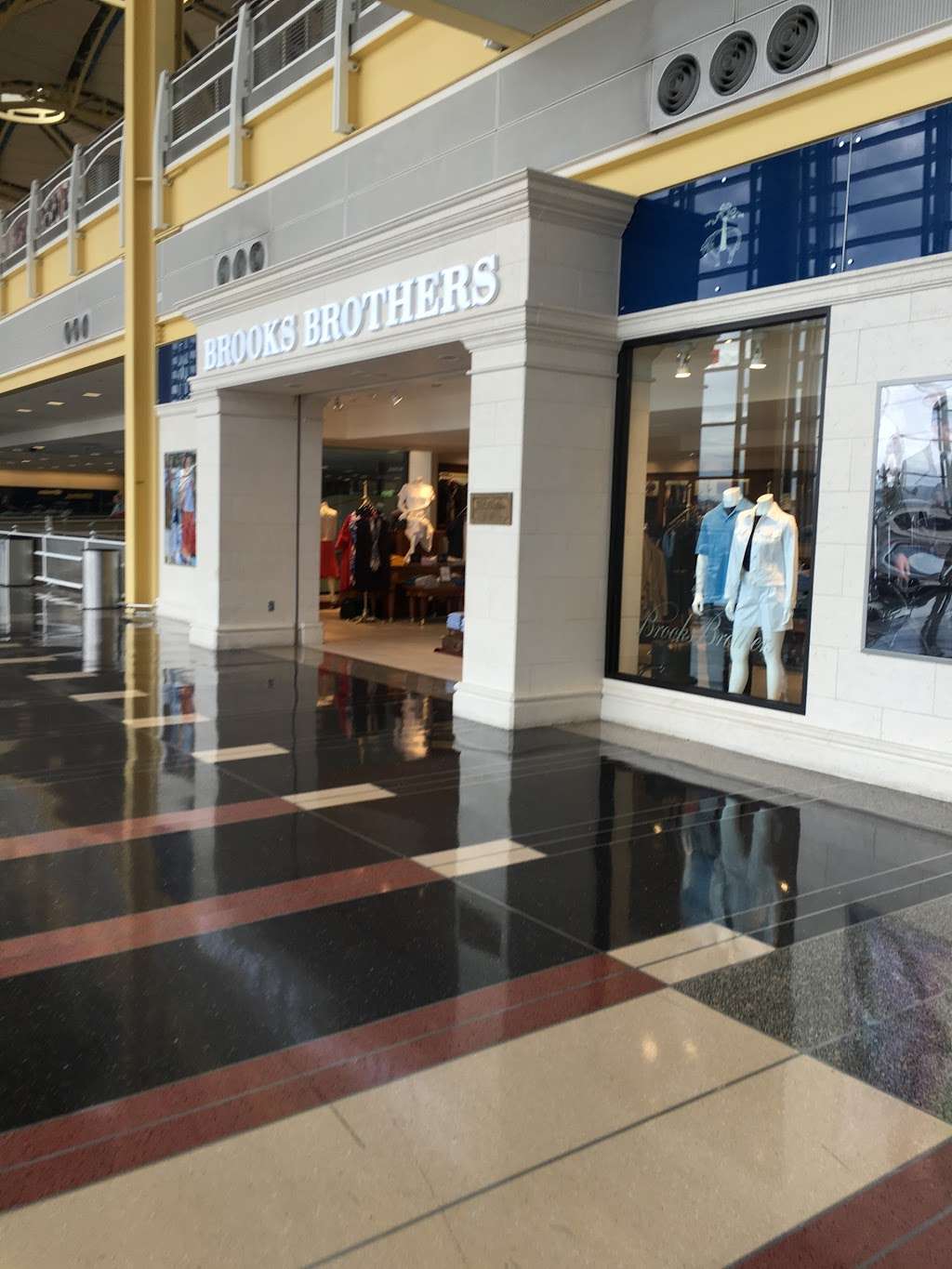 Brooks Brothers | Air Cargo Rd #105, Arlington, VA 22202, USA | Phone: (703) 417-1071