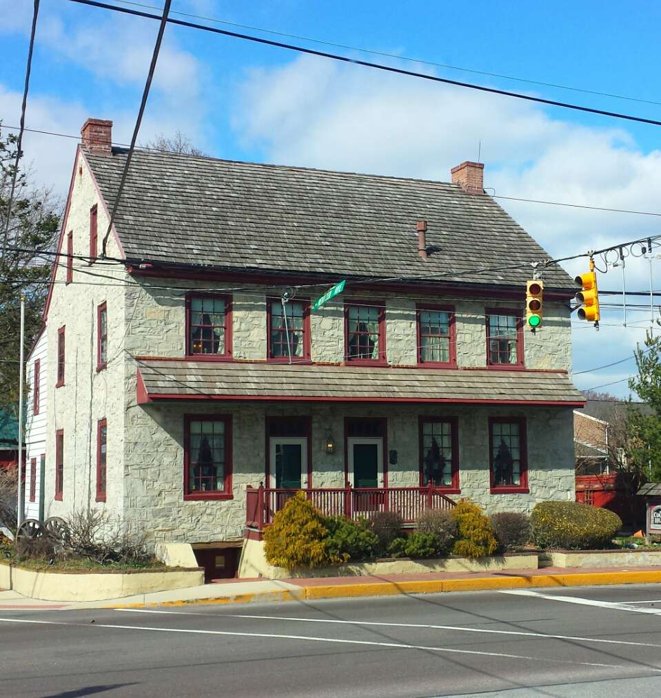 Country Hearth Bed & Breakfast | 285 W Main St, New Holland, PA 17557, USA | Phone: (717) 354-8674