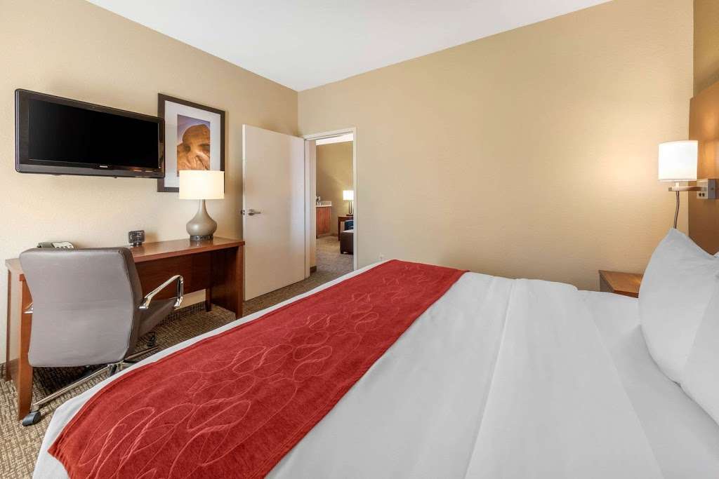 Comfort Suites Barstow Near I-15 | 2571 Fisher Blvd, Barstow, CA 92311, USA | Phone: (760) 307-4080