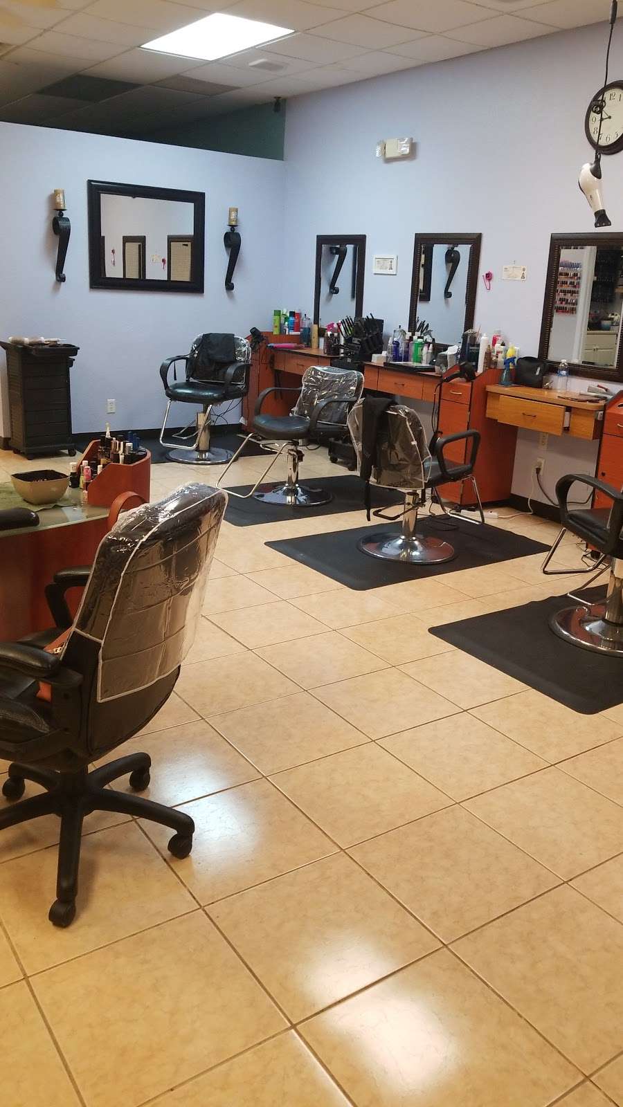 Mia Hair & Nails Salon | 1648 US-27, Clermont, FL 34714, USA | Phone: (352) 243-8380