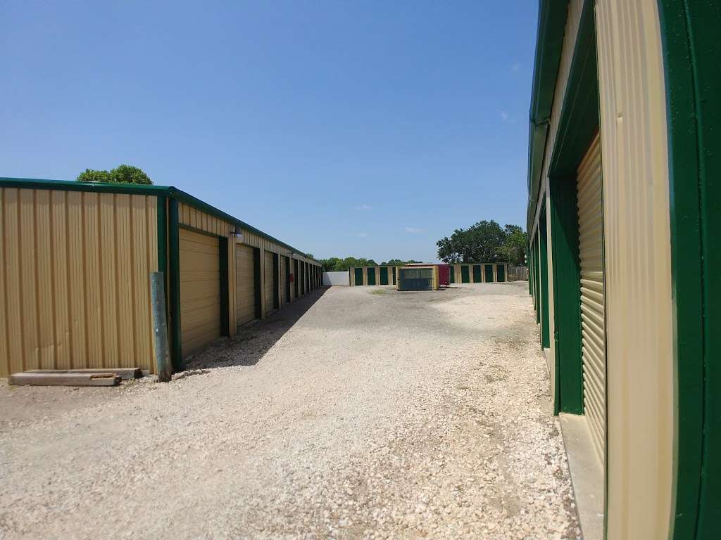 Angleton Self Storage | 105 E Hospital Dr, Angleton, TX 77515, USA | Phone: (979) 849-4405