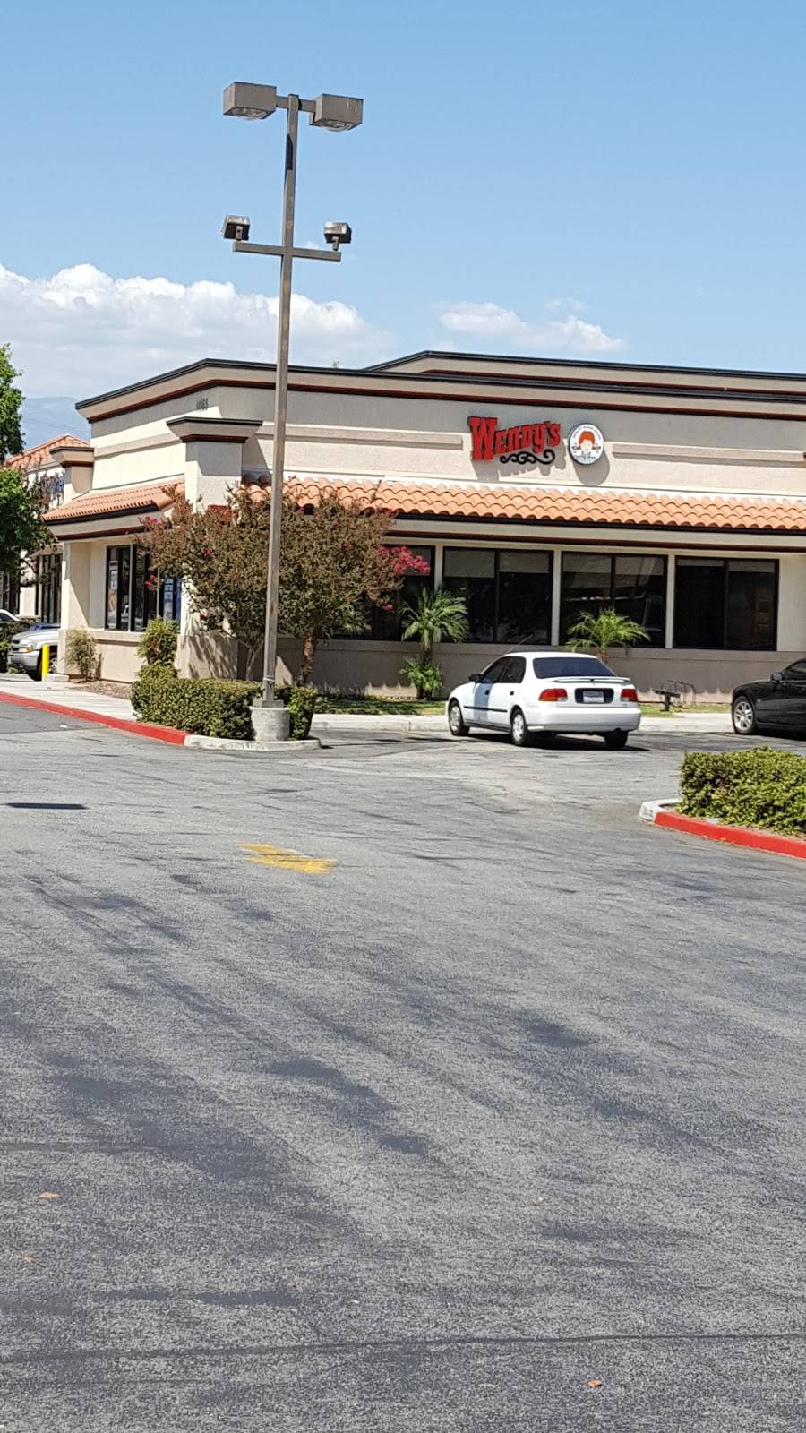 Wendys | 14165 Pipeline Ave, Chino, CA 91710, USA | Phone: (909) 548-4371