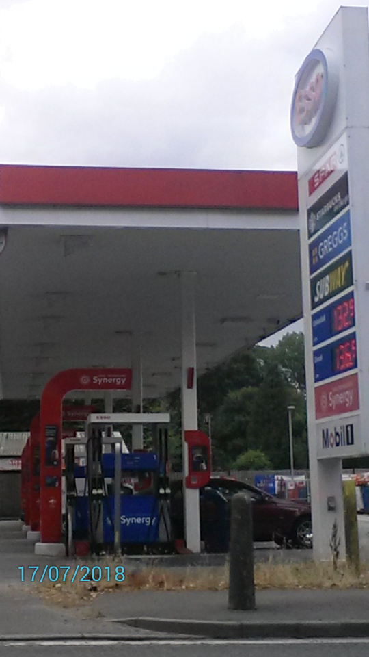 Esso | Copthorne Common Rd, Copthorne, Crawley RH10 3LF, UK | Phone: 01342 714695