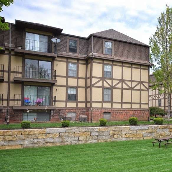 Highpointe Apartments | 7600 Shawnee Mission Pkwy, Overland Park, KS 66202, USA | Phone: (913) 432-5247