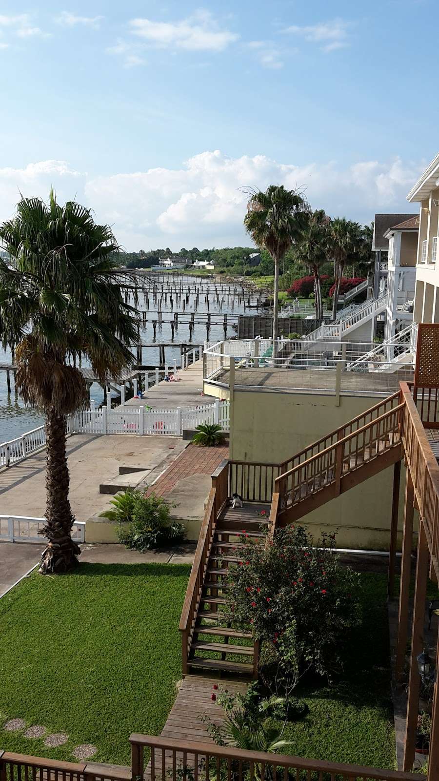 Captains Quarters | 701 Bay Ave, Kemah, TX 77565, USA | Phone: (281) 334-4141