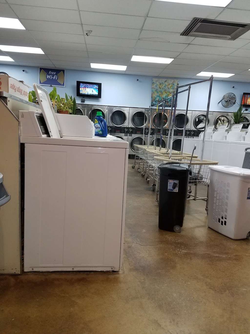 Shadeland Coin Laundry | 4515 Shadeland Ave, Indianapolis, IN 46226, USA | Phone: (317) 545-4082