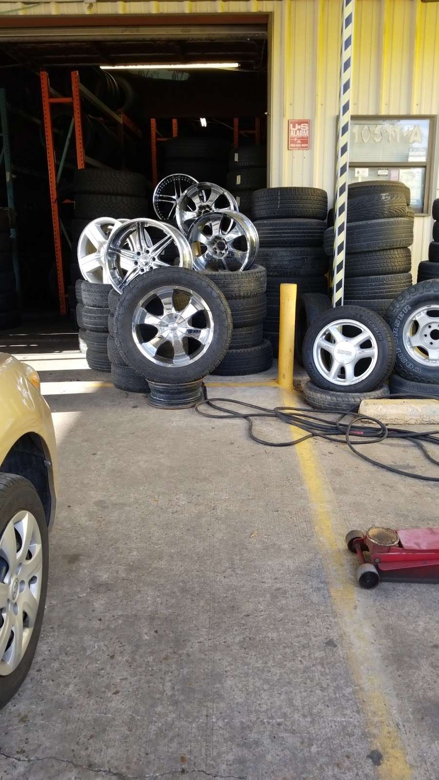 Universe Wheels & Tires Inc. | 10511 Market St, Houston, TX 77029, USA | Phone: (713) 671-0292