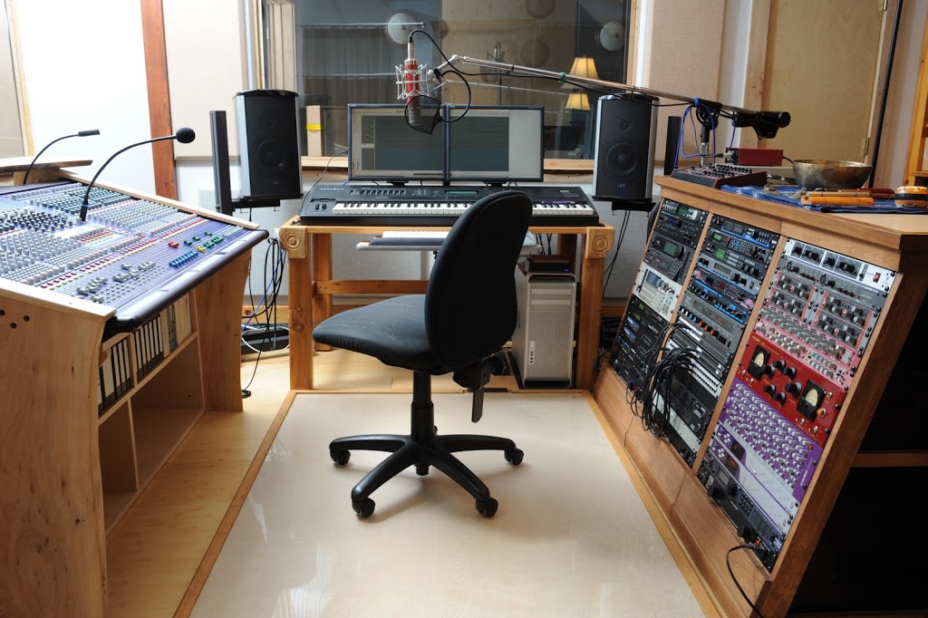 Starbell Hatchery Recording Studio | 18810 US-14, Harvard, IL 60033, USA | Phone: (815) 943-9020