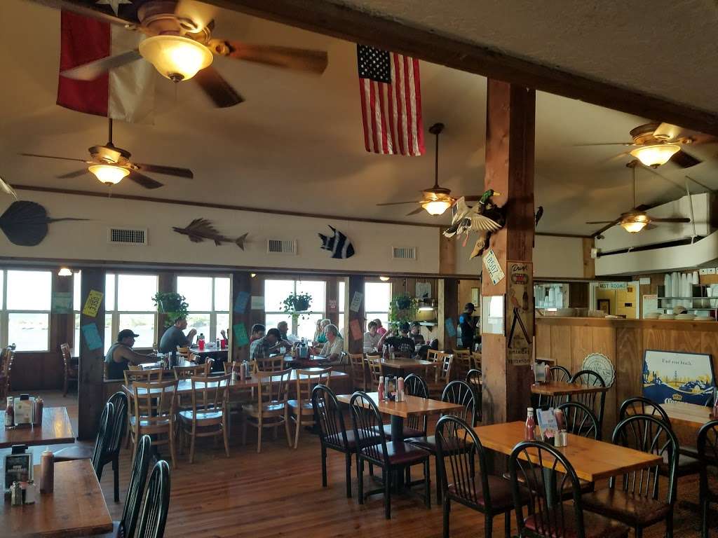 Stingaree Restaurant & Marina | 1295 N Stingaree Dr, Crystal Beach, TX 77650, USA | Phone: (409) 684-2731