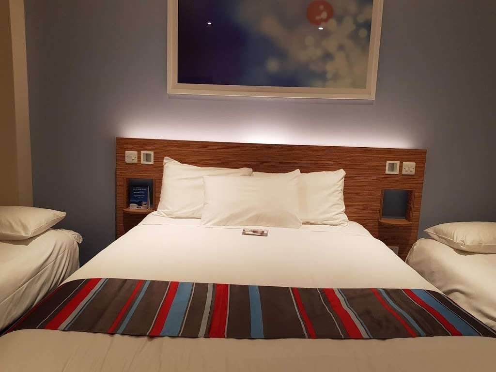 Travelodge London Acton hotel | Monarch House, Victoria Rd, Acton, London W3 6UU, UK | Phone: 0871 984 6533