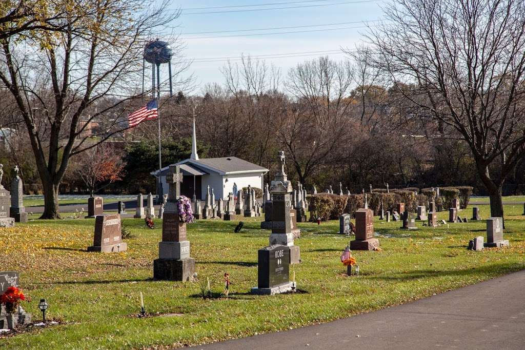 St Mary Nativity Cemetery | Caton Farm Rd & Oakland Ave, Lockport, IL 60441, USA | Phone: (815) 838-0395