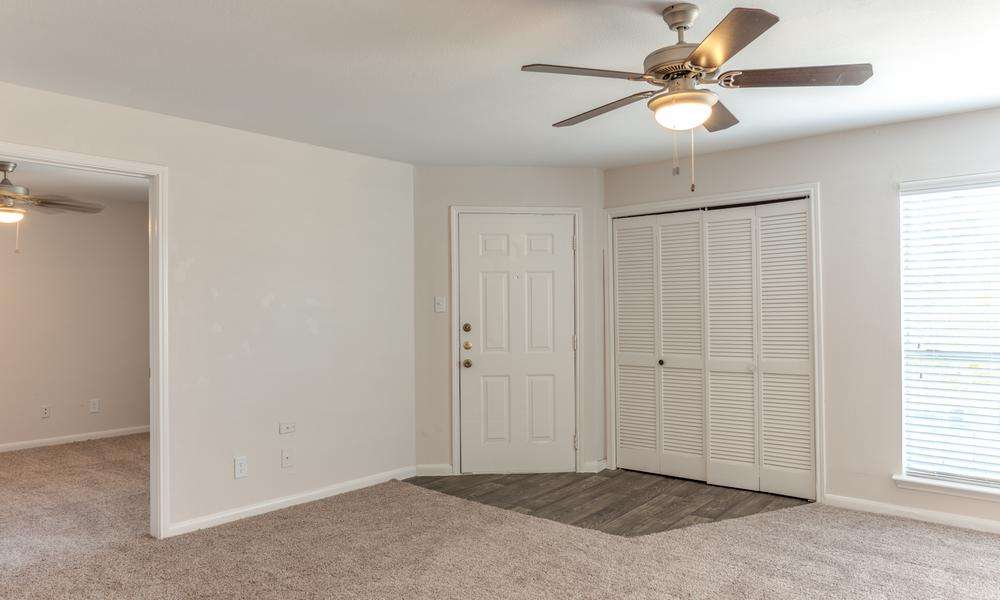 Sutter Ranch Apartments | 10445 Greens Crossing Blvd, Houston, TX 77038 | Phone: (281) 547-6220