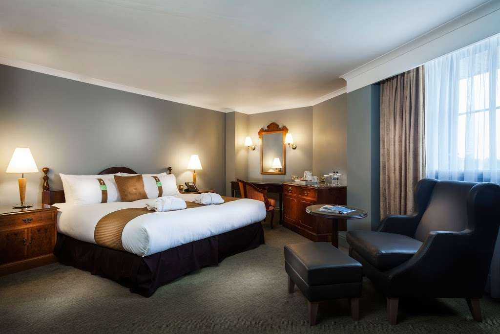 Holiday Inn London Sutton | Gibson Rd, Sutton SM1 2RF, UK | Phone: 0871 942 9113