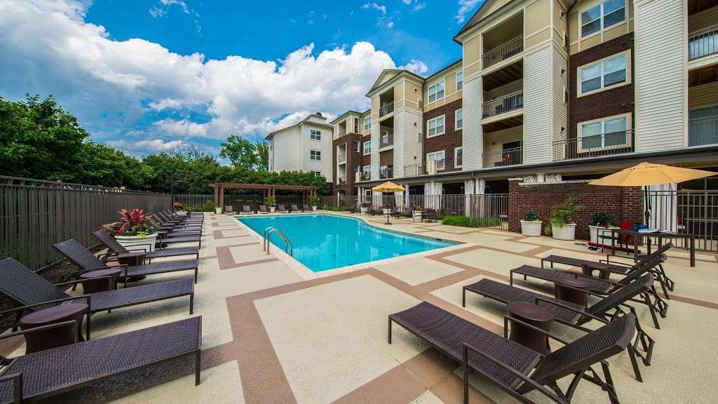 Baileys Crossing Apartments | 3602 14th St S, Alexandria, VA 22302, USA | Phone: (703) 931-3600