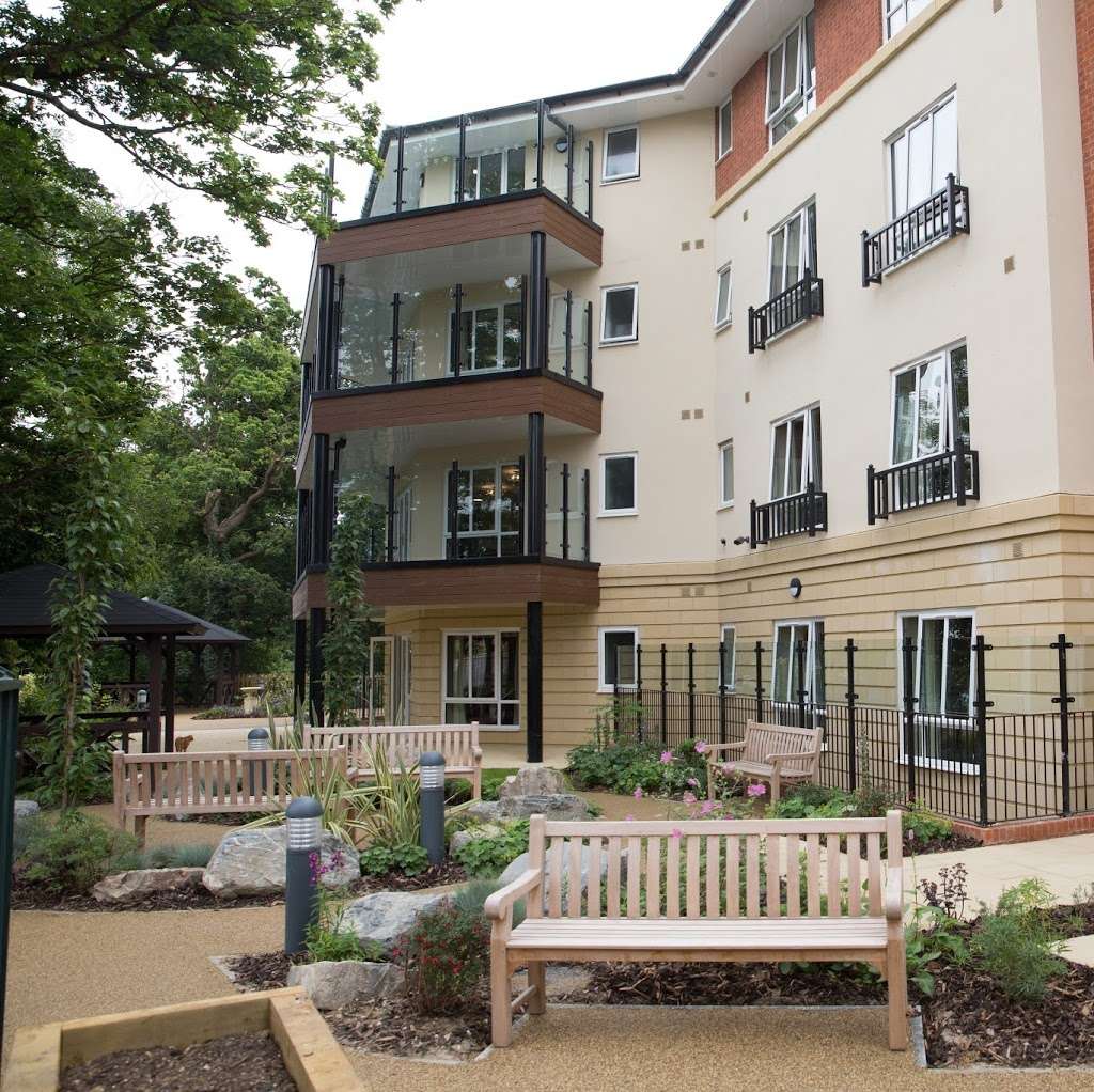 Cuffley Manor Residential & Dementia Care Home | Coopers Lane Road, Hertfordshire, Potters Bar EN6 4AA, UK | Phone: 01707 668900