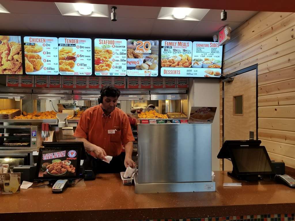 Popeyes Louisiana Kitchen | 696 Crescent St, Brockton, MA 02302, USA | Phone: (208) 510-5972