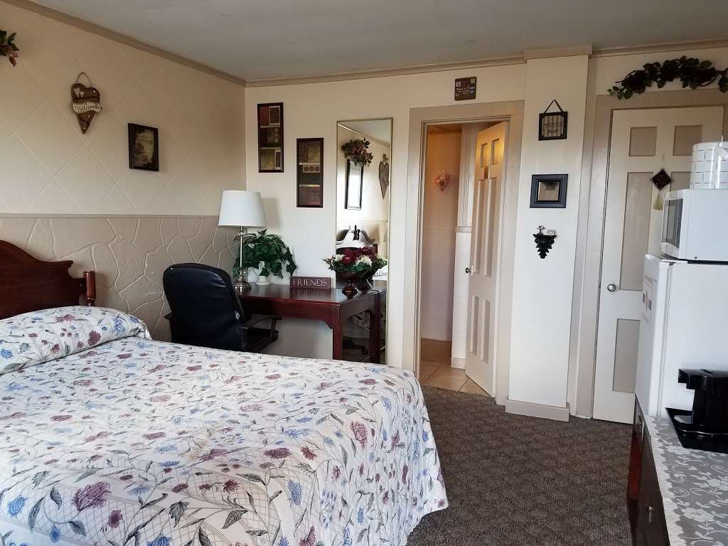 Sunflower Motel | 406 1st St, Hiawatha, KS 66434 | Phone: (785) 742-4305