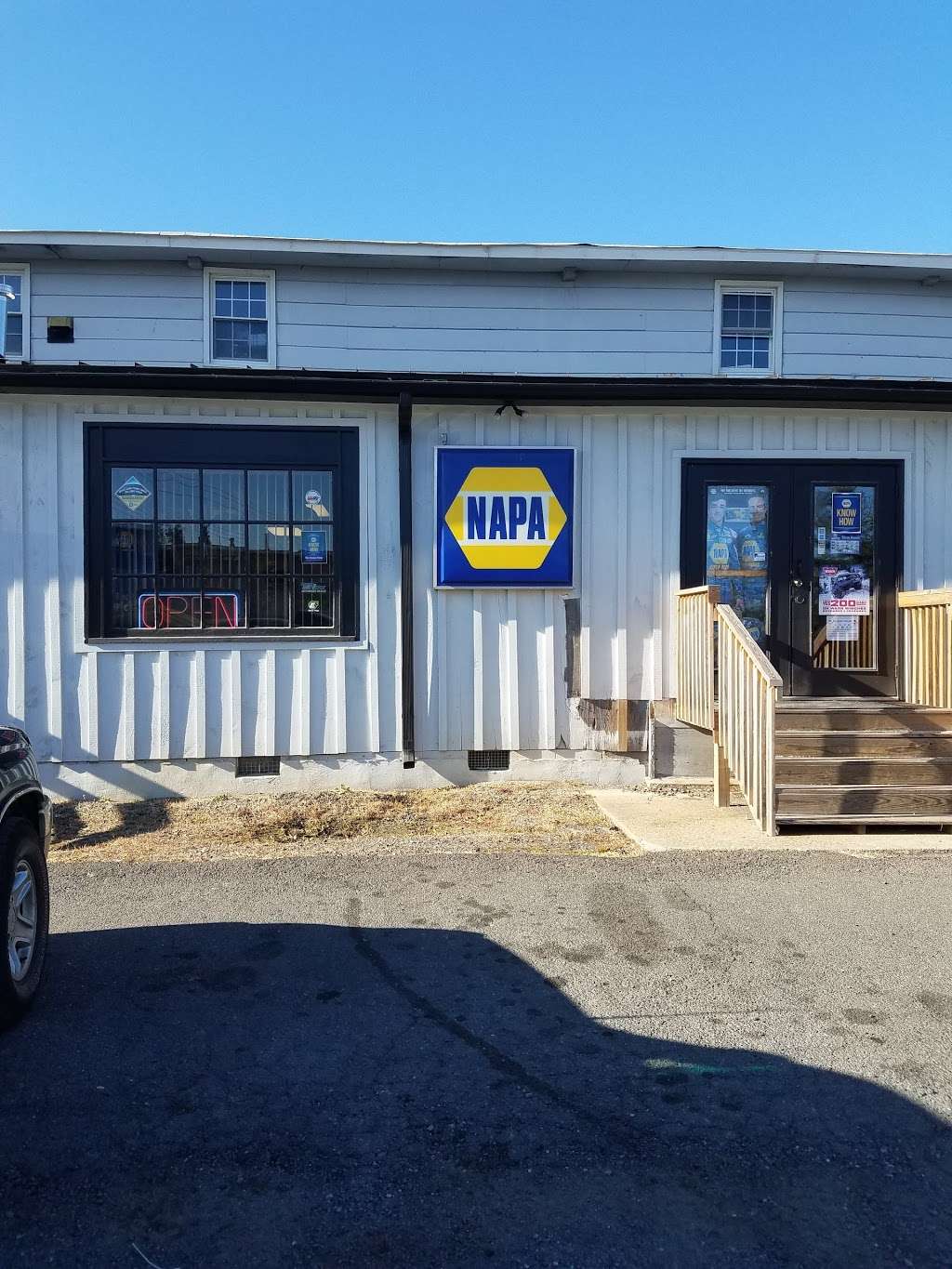 NAPA Auto Parts - Genuine Parts Company | 251 N 21st St, Purcellville, VA 20132, USA | Phone: (540) 338-2225