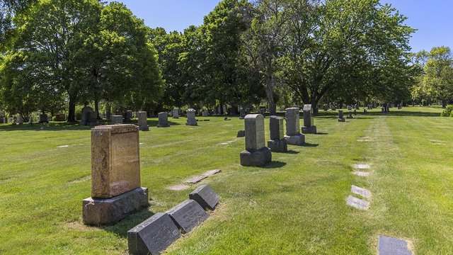 Evergreen Cemetery | 3401 W 87th St, Evergreen Park, IL 60805 | Phone: (708) 422-9051