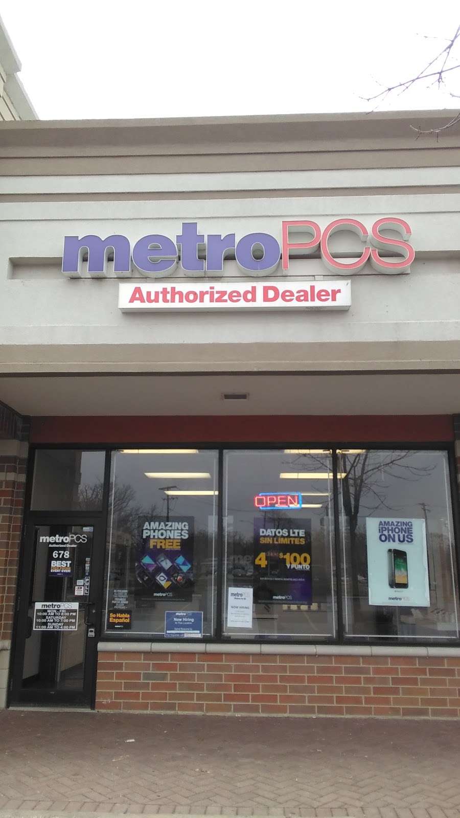 Metro by T-Mobile | 678 S Lake St, Mundelein, IL 60060 | Phone: (847) 800-9248