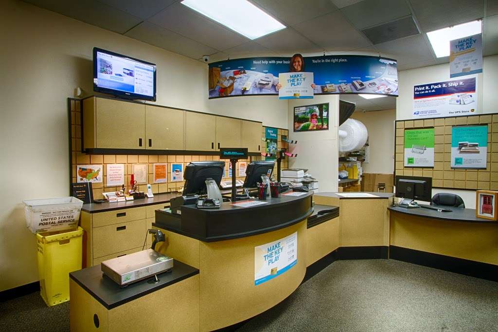 The UPS Store | 10151 University Blvd, Orlando, FL 32817, USA | Phone: (407) 657-7070