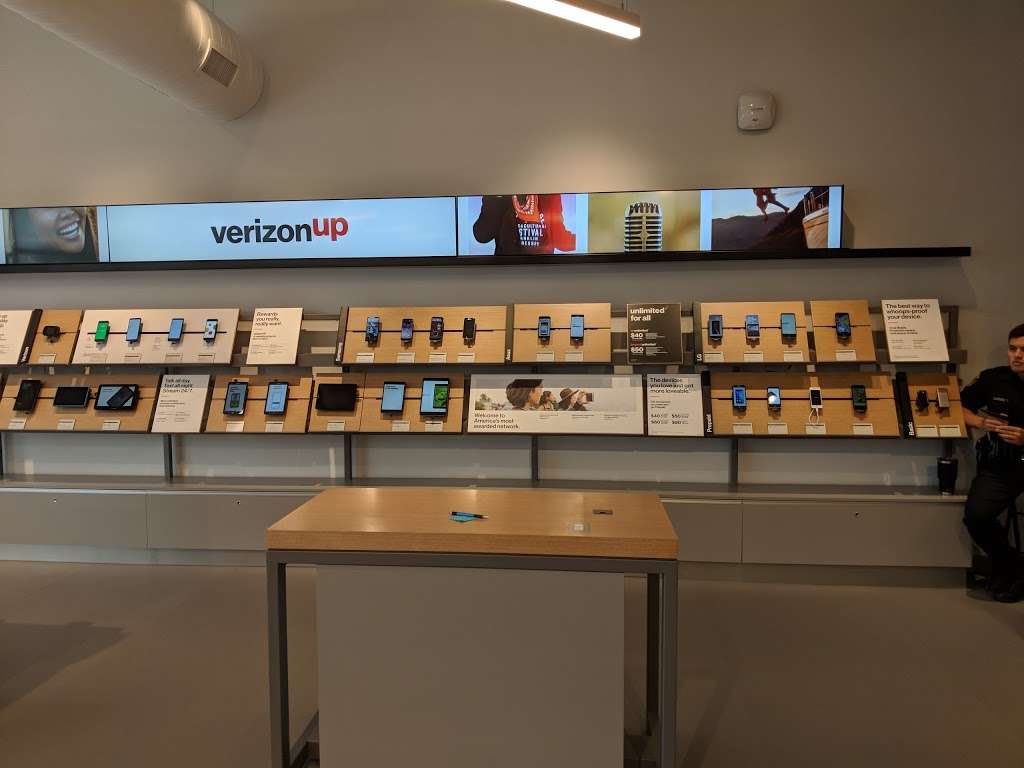 Verizon | 2400 N Shepherd Dr Suite 140, Houston, TX 77008, USA | Phone: (281) 661-3686
