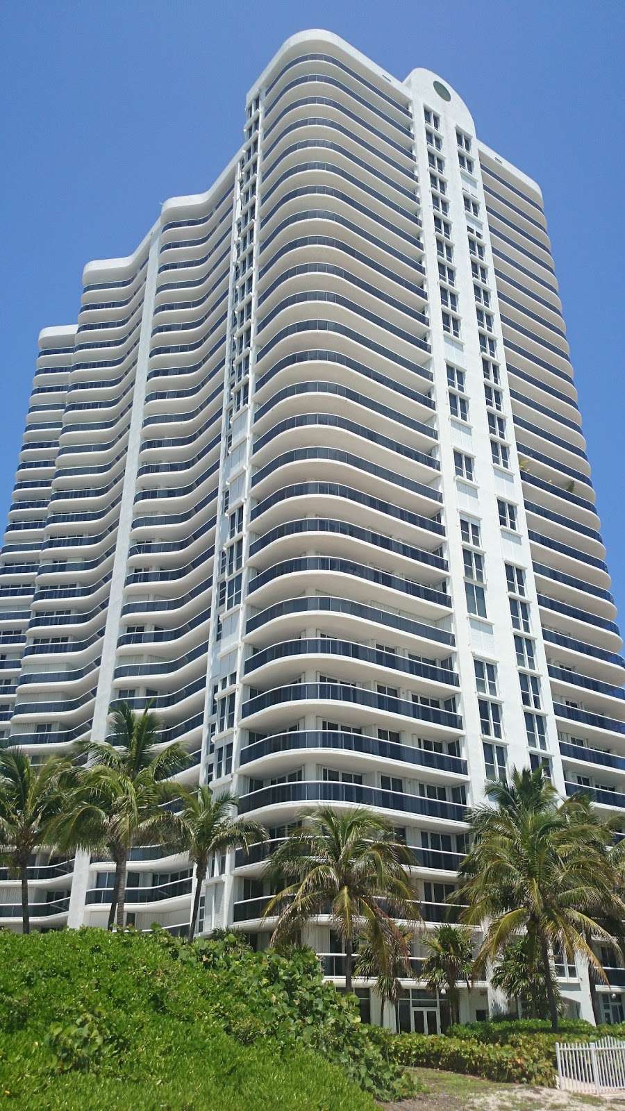 Hotel Newport | 16701 Collins Ave, North Miami Beach, FL 33160, USA