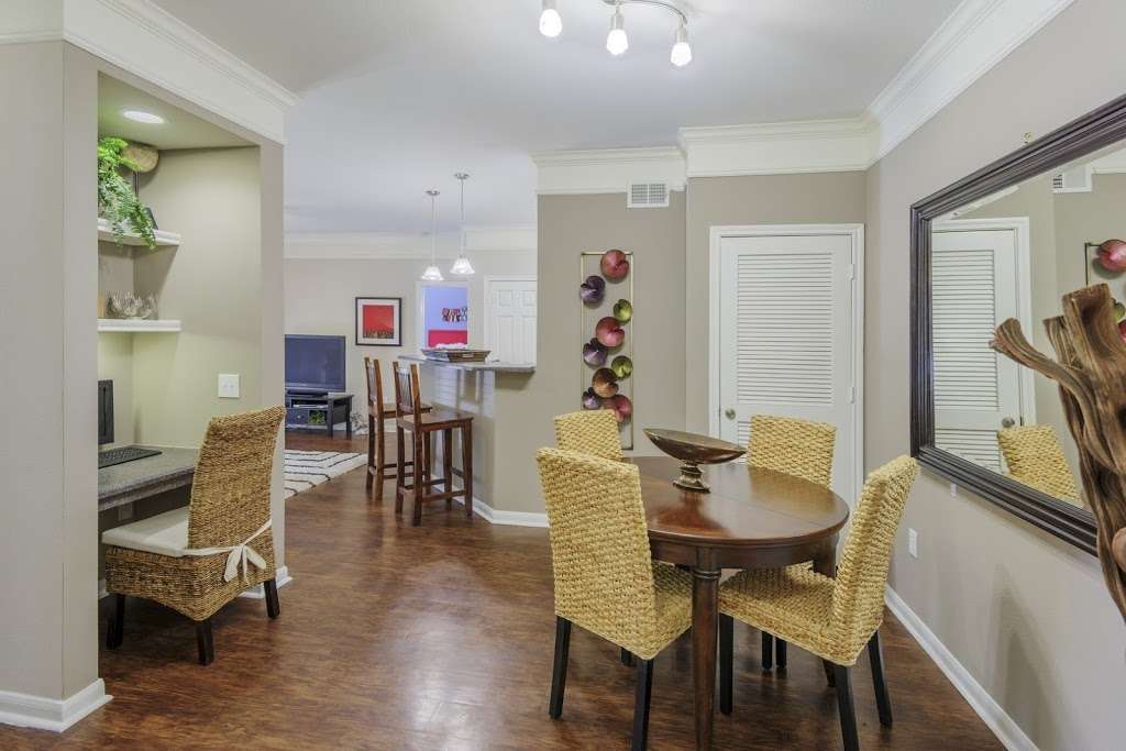 Carrington at Champion Forest Apartments | 13313 Cutten Rd, Houston, TX 77069, USA | Phone: (281) 537-8000