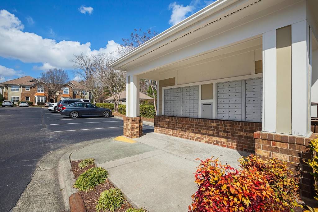 Bell Meadowmont Apartments | 100 Village Crossing Dr, Chapel Hill, NC 27517, USA | Phone: (919) 918-1110