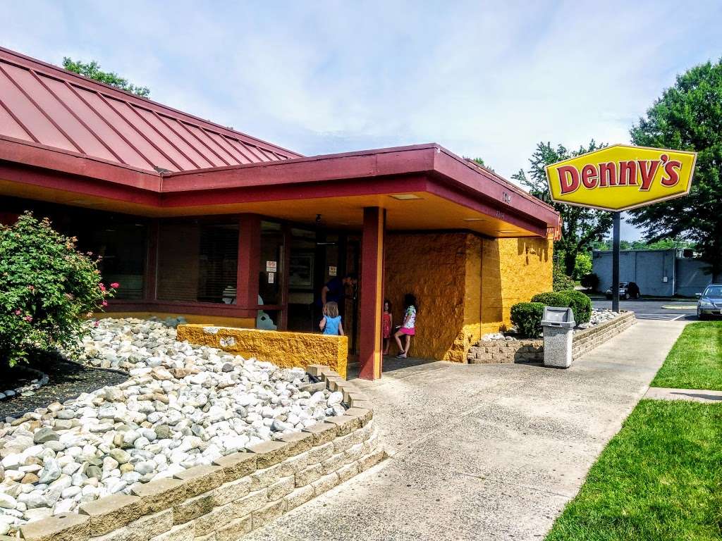 Dennys | 7214 Richmond Hwy, Alexandria, VA 22306 | Phone: (703) 765-0171