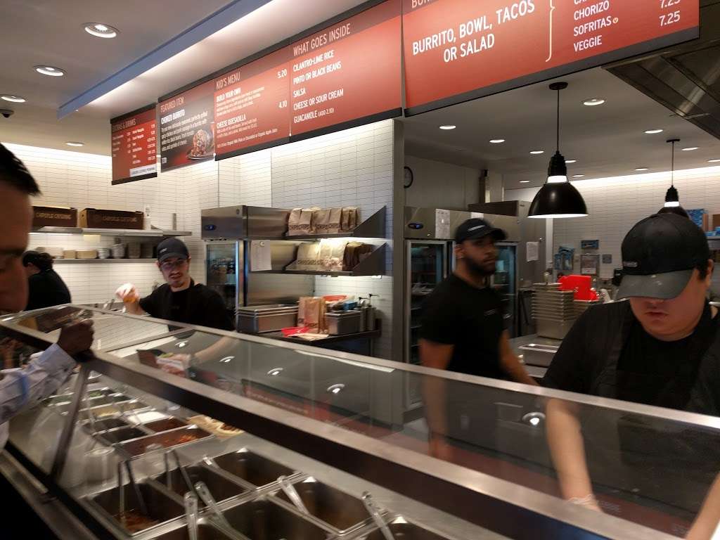 Chipotle Mexican Grill | 115 Mill Plain Rd, Danbury, CT 06811 | Phone: (203) 730-2220