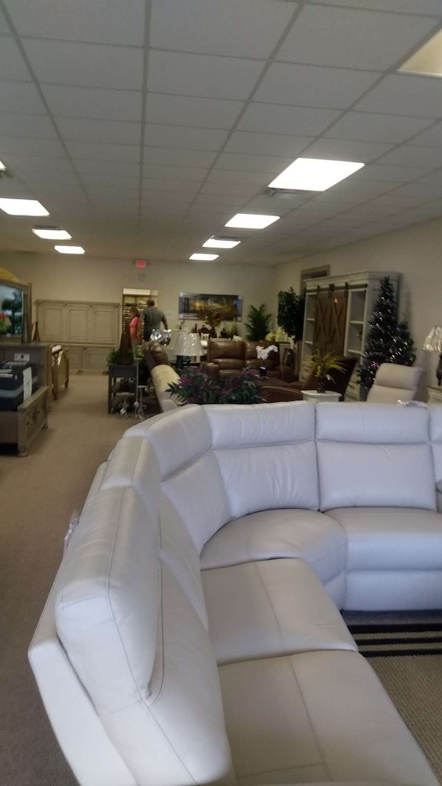 Paynes Furniture Outlet | 14335 US-441 Ste 103, Summerfield, FL 34491, USA | Phone: (352) 245-4809