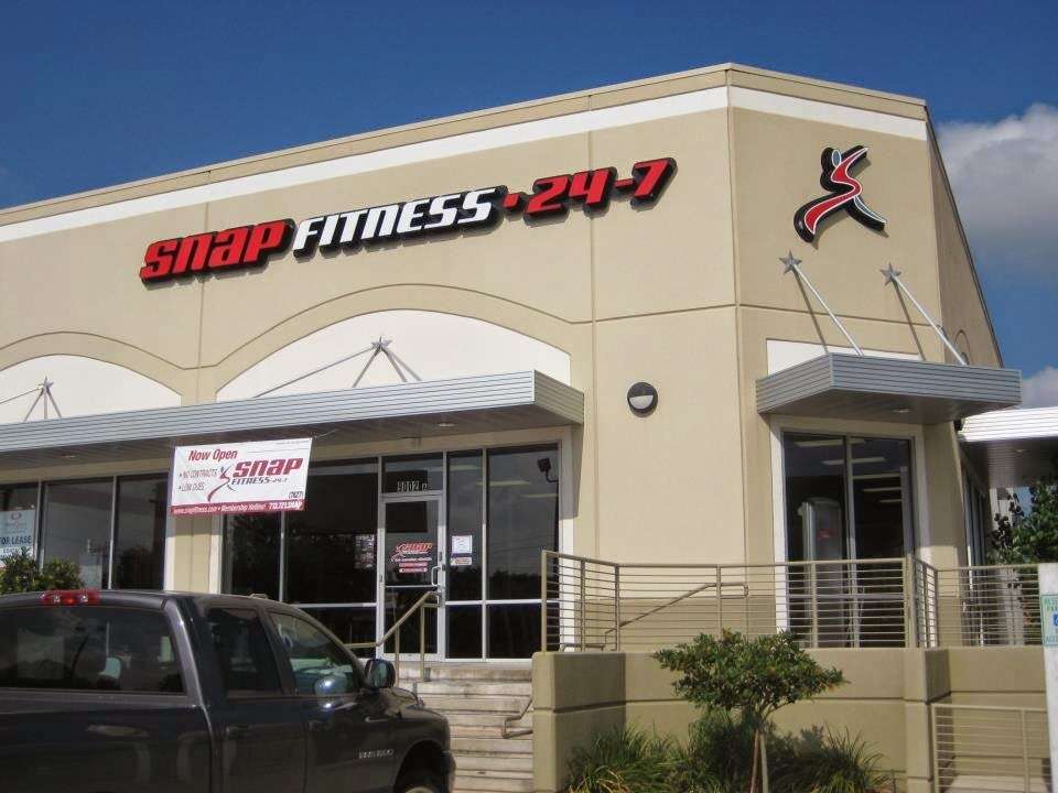 Snap Fitness | 9002 Chimney Rock Rd suite a, Houston, TX 77096, USA | Phone: (713) 721-7627