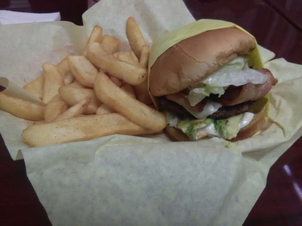 Fair Oaks Burger | 2560 Fair Oaks Ave, Altadena, CA 91001 | Phone: (626) 398-3630