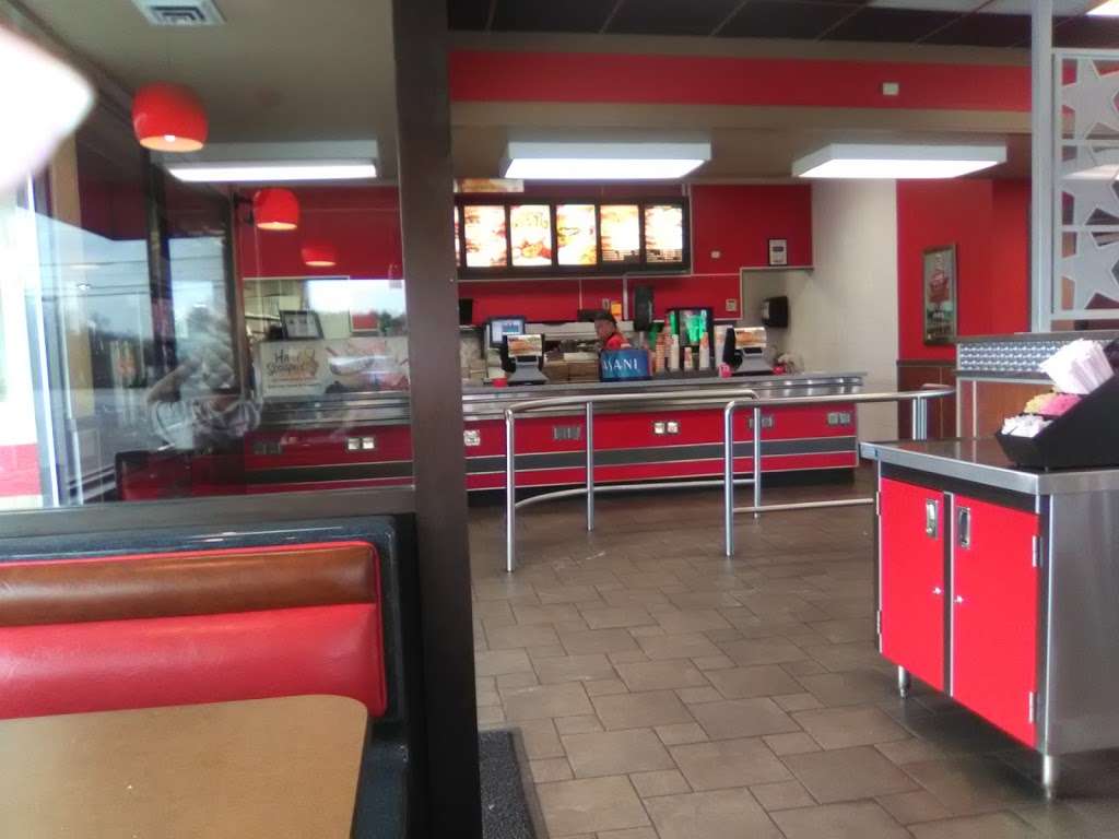 Hardees | 611 N Main St, Belmont, NC 28012, USA | Phone: (704) 825-3272