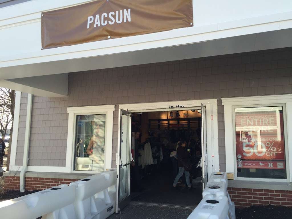 PacSun | 452 Evergreen Ct, Central Valley, NY 10917, USA | Phone: (845) 928-1014